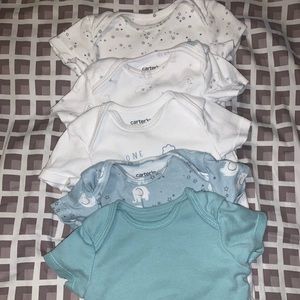5 carters onsies✨